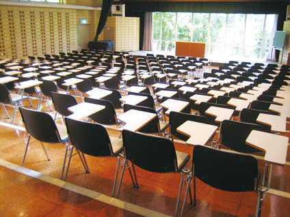 2000名収容のホール