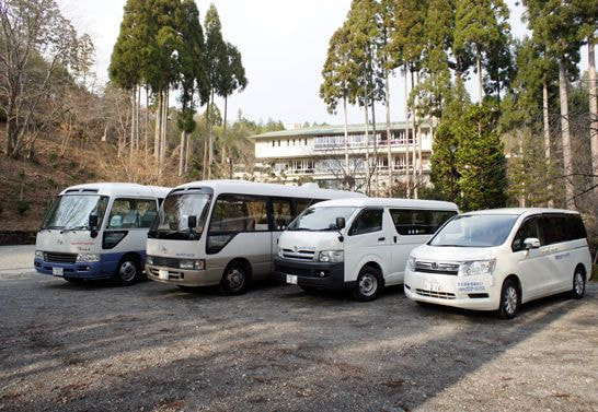 28人乗マイクロバス2台、７人、９人乗ワゴン各1台
